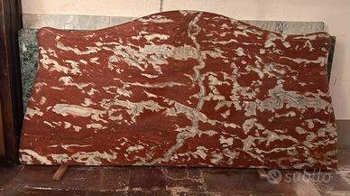 Piano in marmo rosso di Francia