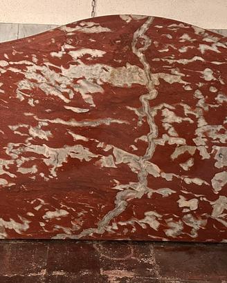 Piano in marmo rosso di Francia