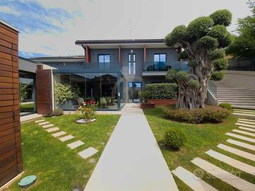 Villa singola con piscina + hotel SPA avviato