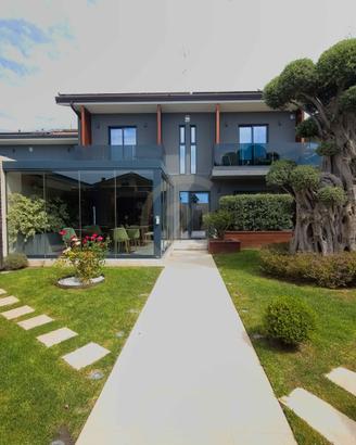Villa singola con piscina + hotel SPA avviato