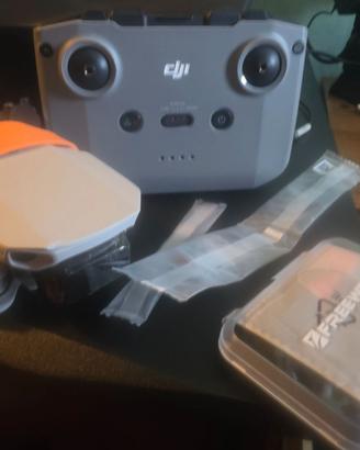 Drone DJI Mini 4K con accessori
