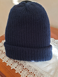 Cappello uomo e o donna lavorato a mano