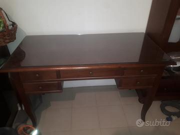 credenza più scrivania arte povera