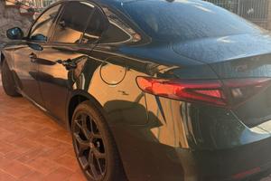 Lancia Giulia verde bottiglia