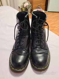 Dr. Martens 44
