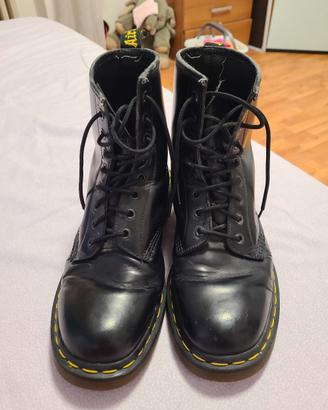 Dr. Martens 44