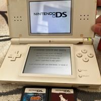 Nintendo ds + caricatore + 2 giochi + custodia