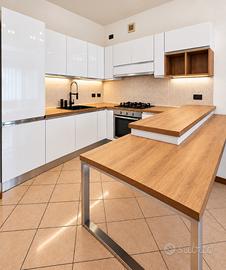Cucina completa con penisola + elettrodomestici