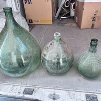 varie damigiane in vetro