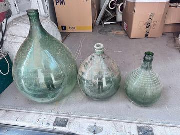 varie damigiane in vetro
