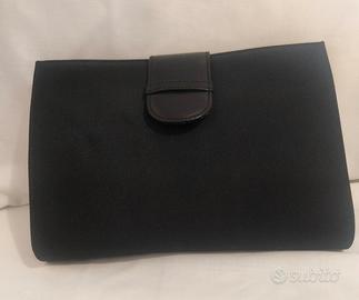 Pochette nera in canneté