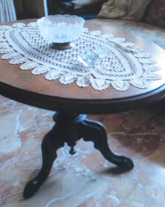 Tavolo ovale metà '800 in noce