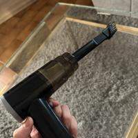Mini aspirapolvere senza fili per la macchina