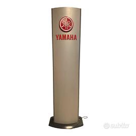 totem da arredamento originale YAMAHA, illuminato