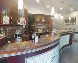 Bar in pieno centro città si affida in gestione a 