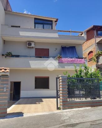 4 LOCALI A GIARDINI NAXOS