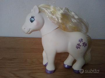 Pony bianco
