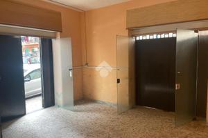 NEGOZIO A NAPOLI