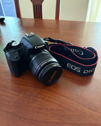 Fotocamera reflex Canon EOS 500D + Obiettivo 18-55