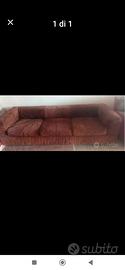  2 divani uno è in alcantara