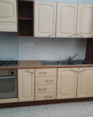 cucina Ikea gialla completa  di elettrodomestici 