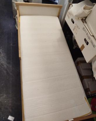 lettino con doghe e materasso  ikea