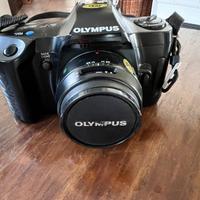 2 macchine fotografiche e obbiettivo