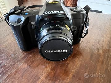 2 macchine fotografiche e obbiettivo