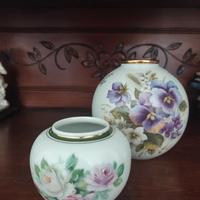 Coppia di vasi Limoges con disegni floreali