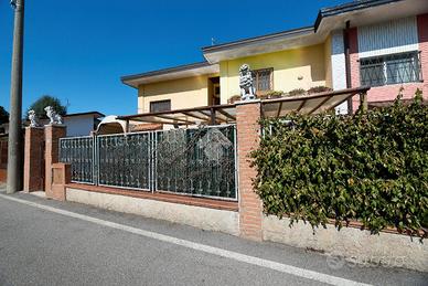 PORZIONE DI BIFAMILIARE A SPINO D'ADDA