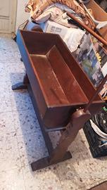 Antica culla in legno restaurata 