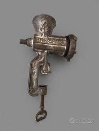 Tritacarne manuale vintage Tre Spade F.B.