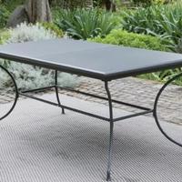 Tavolo e sedie da giardino