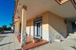 Marano - locale 40 mq cat C/3