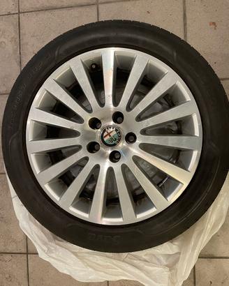 Cerchi in lega Alfa Romeo da 17” 225/50 R17 98Y
