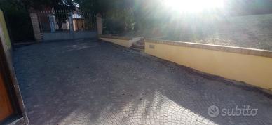 Singola con posto auto in villa zn ospedale econom