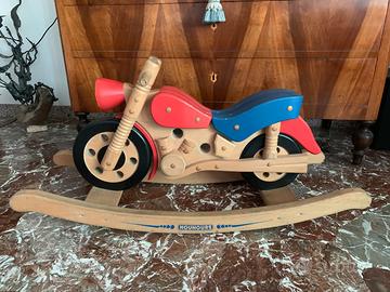 Vecchia moto a dondolo Nounours in legno
