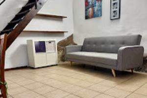 In centro bilocale arredato su due livelli