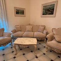 divano poltrone in legno rivestite