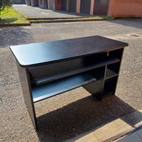 scrivania per PC con ripiano estraibile