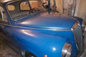 Auto d’epoca Lancia Appia II serie blu