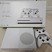 XBOX ONE S 1TB + 2 controller + 6 giochi