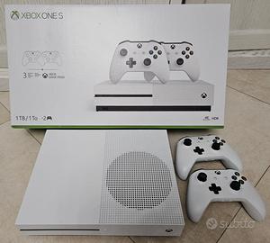 XBOX ONE S 1TB + 2 controller + 6 giochi