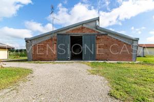 Immobile di 600 m² a Cavezzo