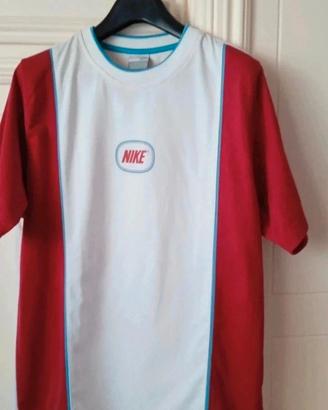 T shirt Nike.