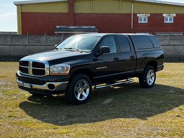 DODGE RAM 1500 V8