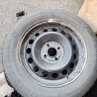 Cerchi e gomme neve Ford 205 60 16