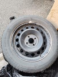 Cerchi e gomme neve Ford 205 60 16