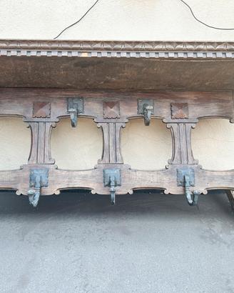 Antico appendiabiti in legno decorato d’epoca