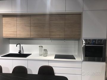 Cucina bianca laccata lineare  nuova svendita